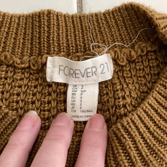 Forever 21 Cropped Sweater - Picture 5 of 5